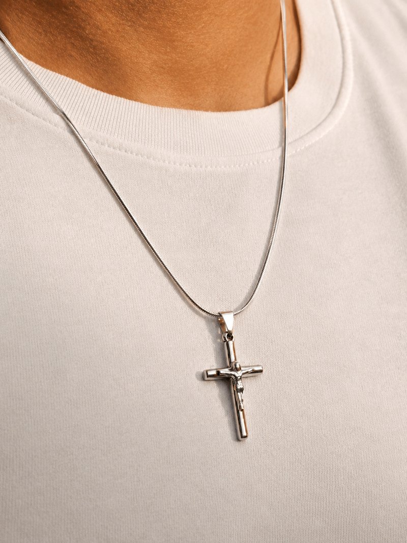 Cross pendant necklace